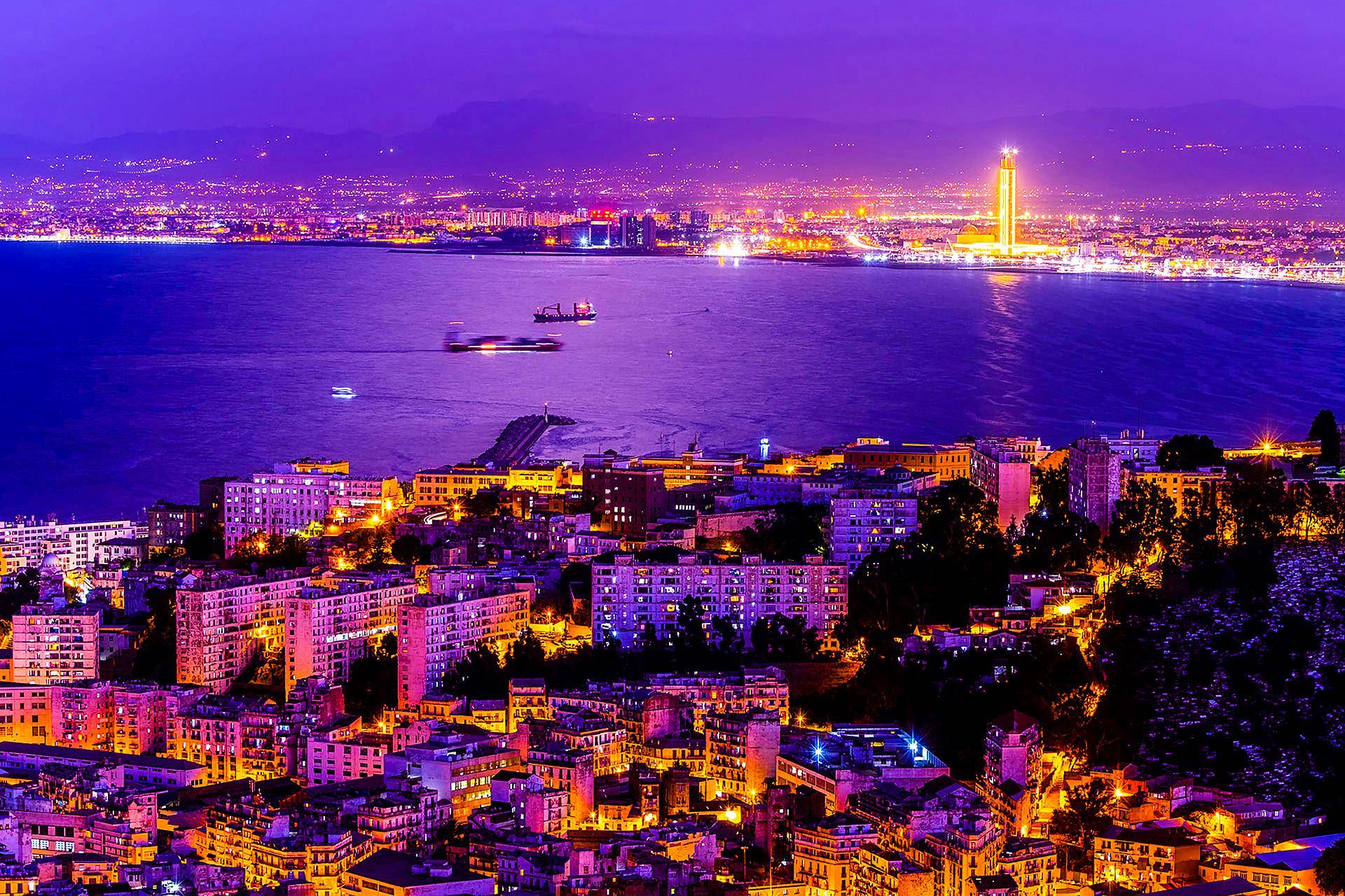 <span  class="uc_style_uc_tiles_grid_image_elementor_uc_items_attribute_title" style="color:#ffffff;">Alger - By Night</span>