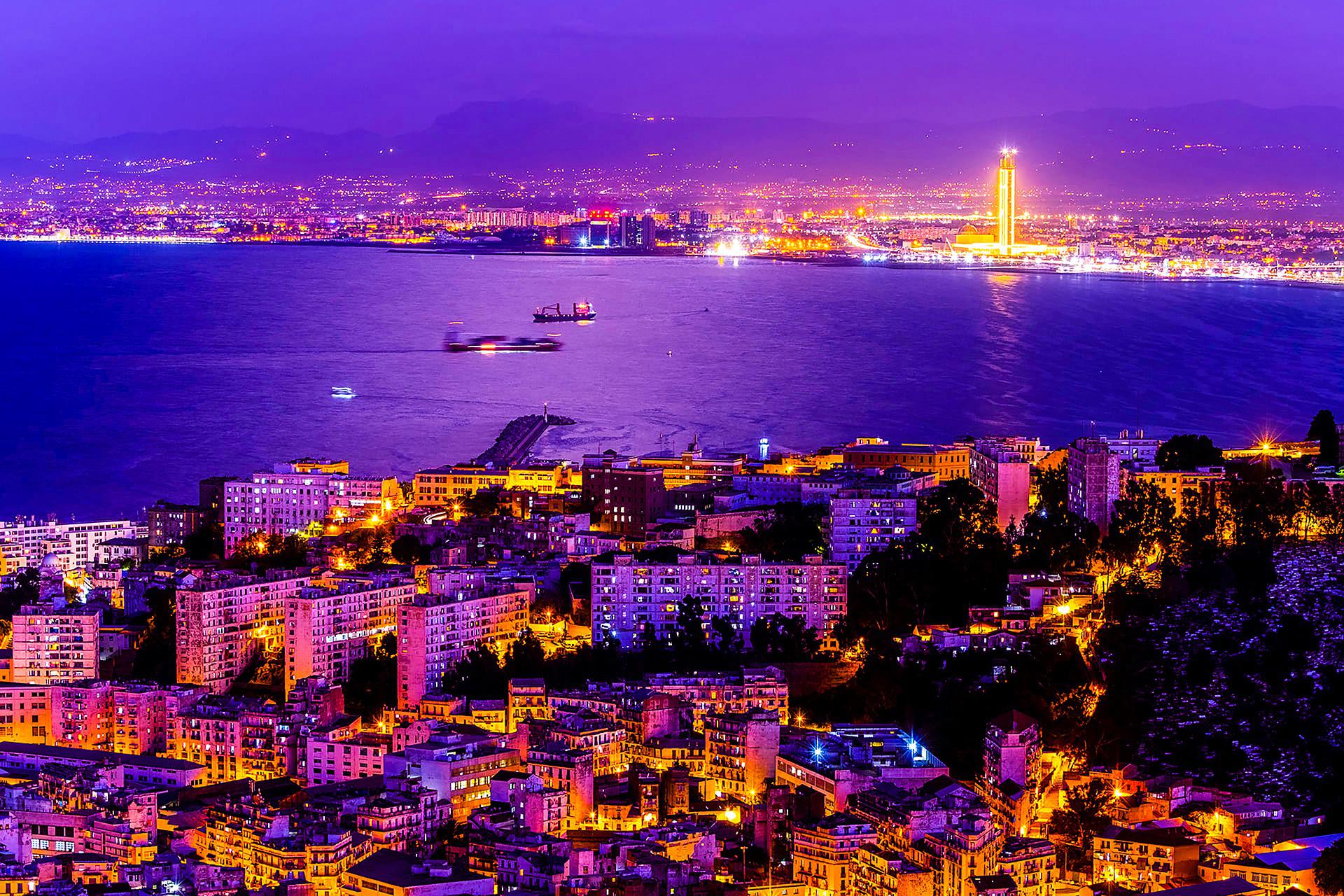 <span  class="uc_style_uc_tiles_grid_image_elementor_uc_items_attribute_title" style="color:#ffffff;">Alger - By Night</span>